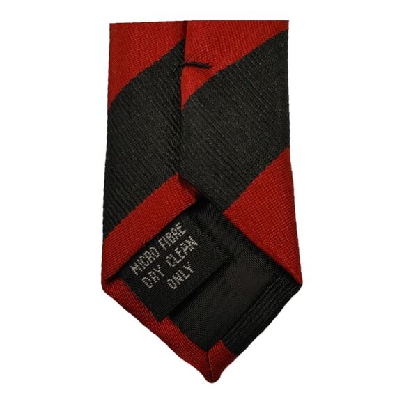 MEN'S ST. PATRICK BLACK/RED DIAGONAL STRIPE TIE AND POCKET SQUARE SET. - Picture 4 of 4